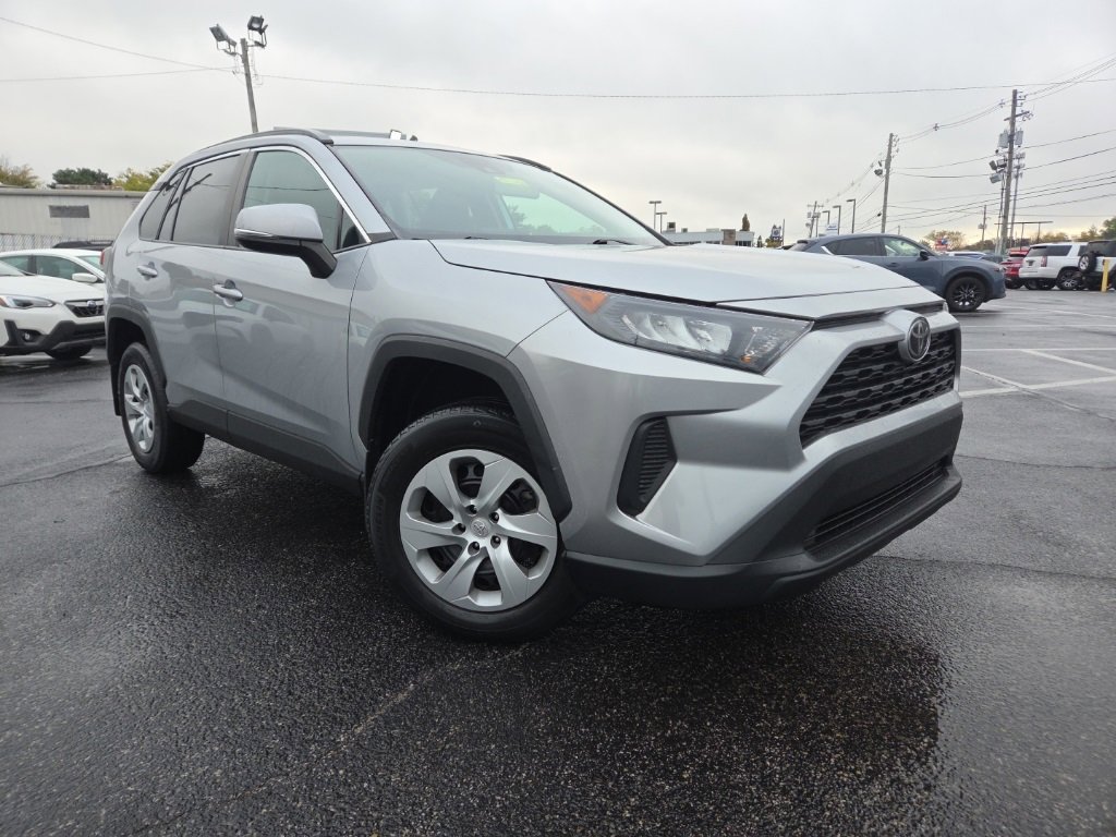 Used 2021 Toyota RAV4 LE image 1