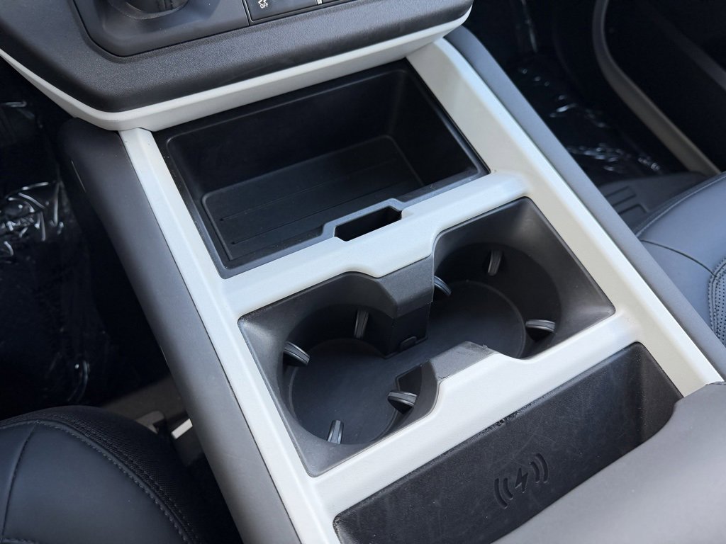 Used 2025 Land Rover Defender 110 S image 24