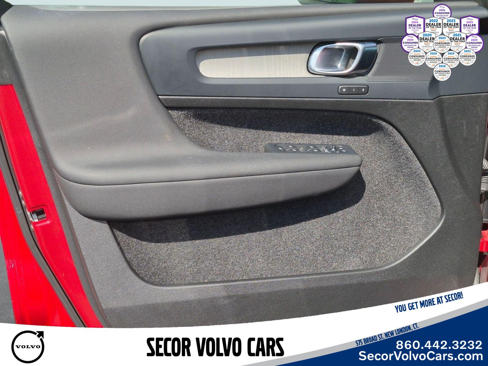 Used 2024 Volvo XC40 B5 Plus w/ Protection Package Premier AWD/4WD image 11