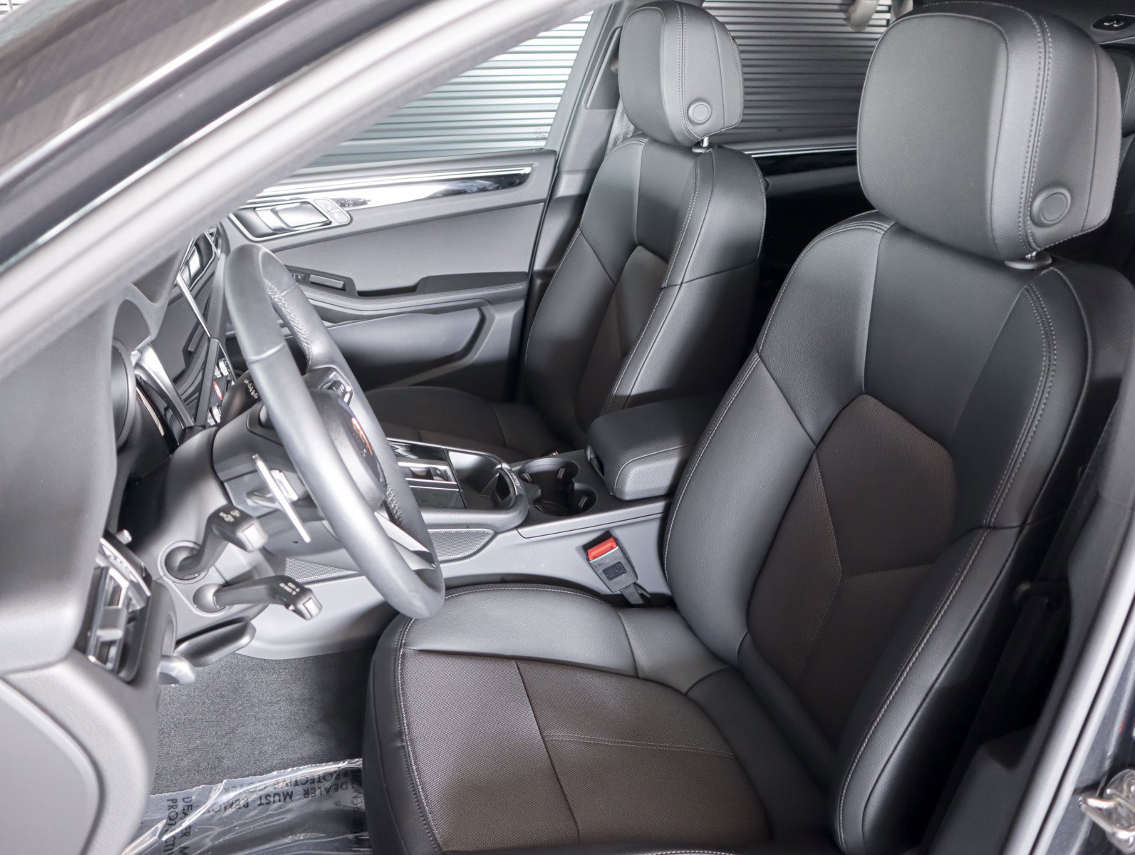 Used 2025 Porsche Macan image 5