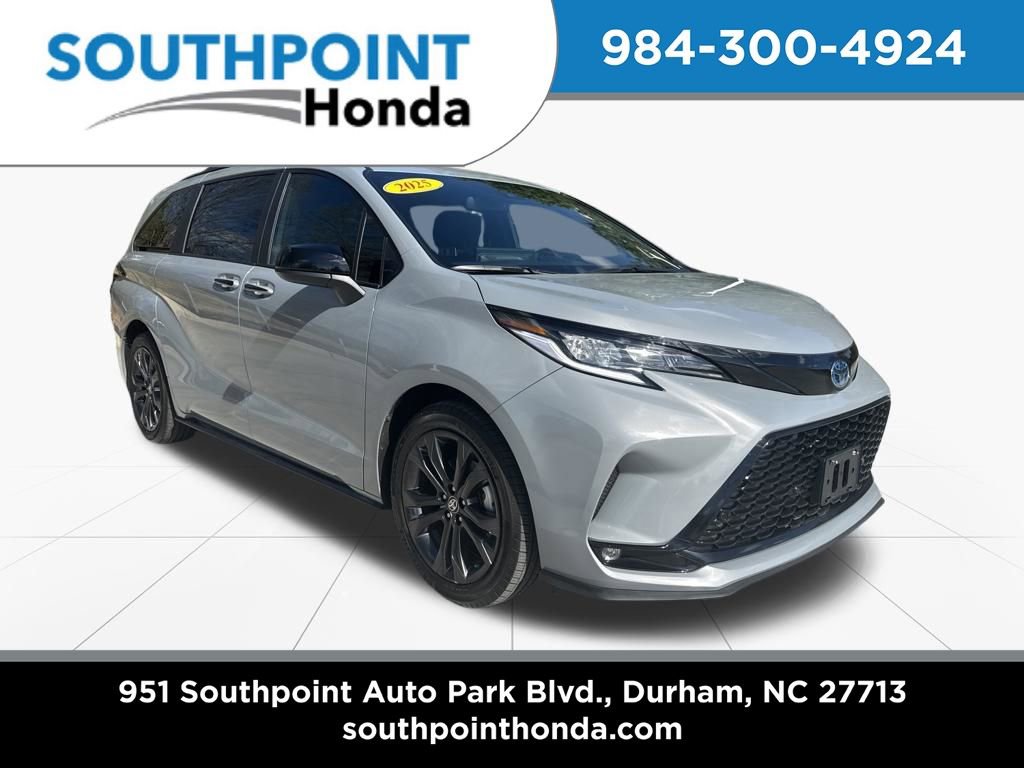 Used 2025 Toyota Sienna XSE w/ XSE Plus Package image 1