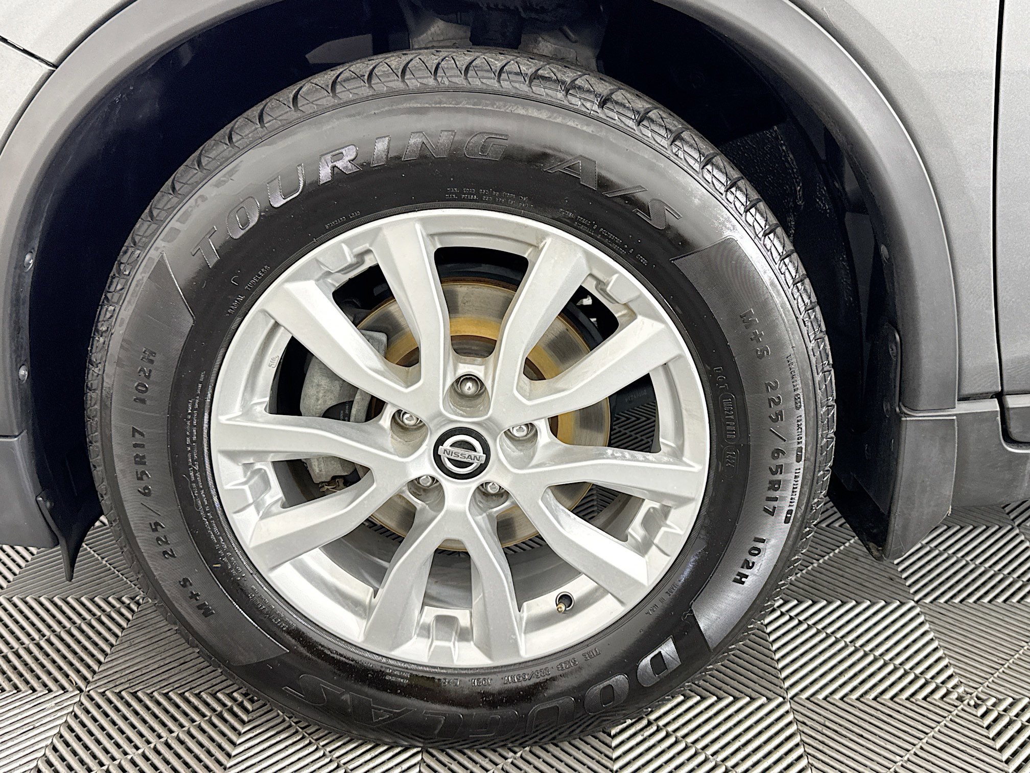 Used 2017 Nissan Rogue SV w/ SV Premium Package image 37