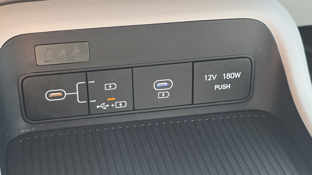 Certified 2026 Hyundai Kona SE FWD image 30