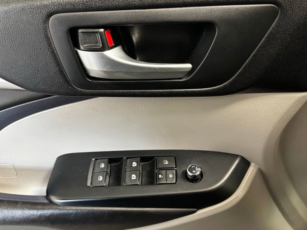 Used 2016 Toyota Highlander XLE FWD image 13