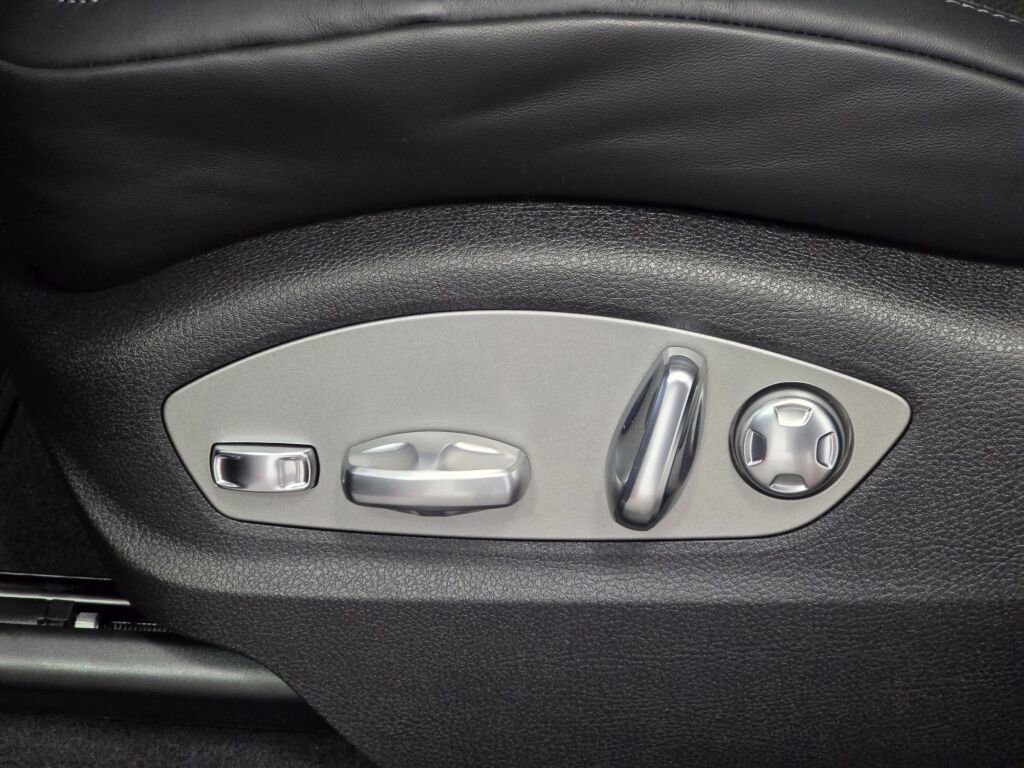 New 2025 Porsche Macan image 25