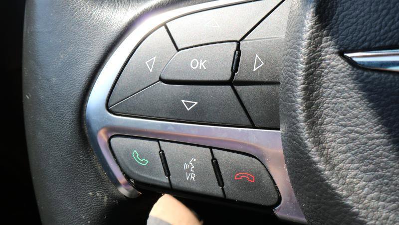 Used 2015 Chrysler 300 Limited RWD image 9