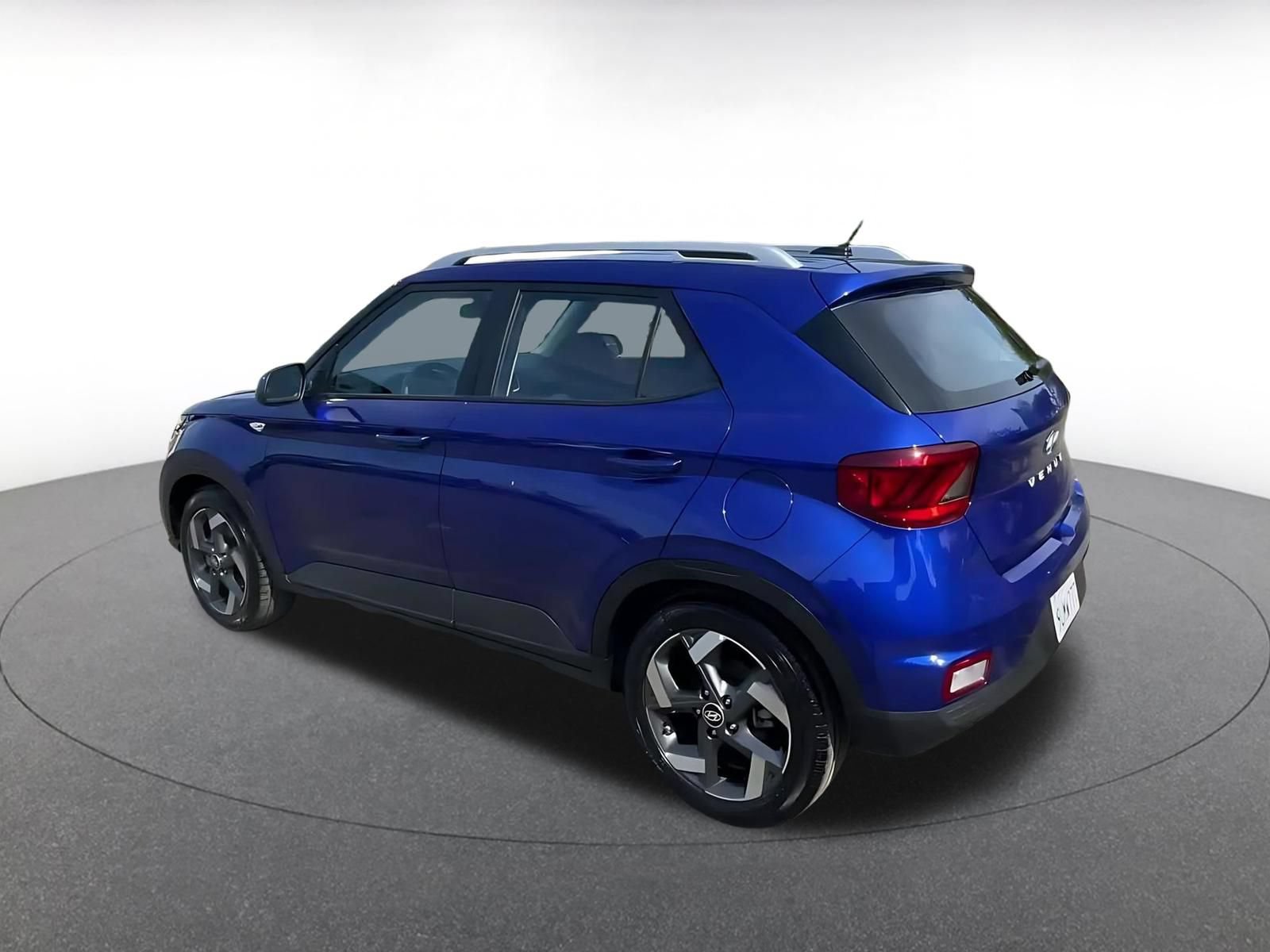 Used 2025 Hyundai Venue SEL FWD image 10