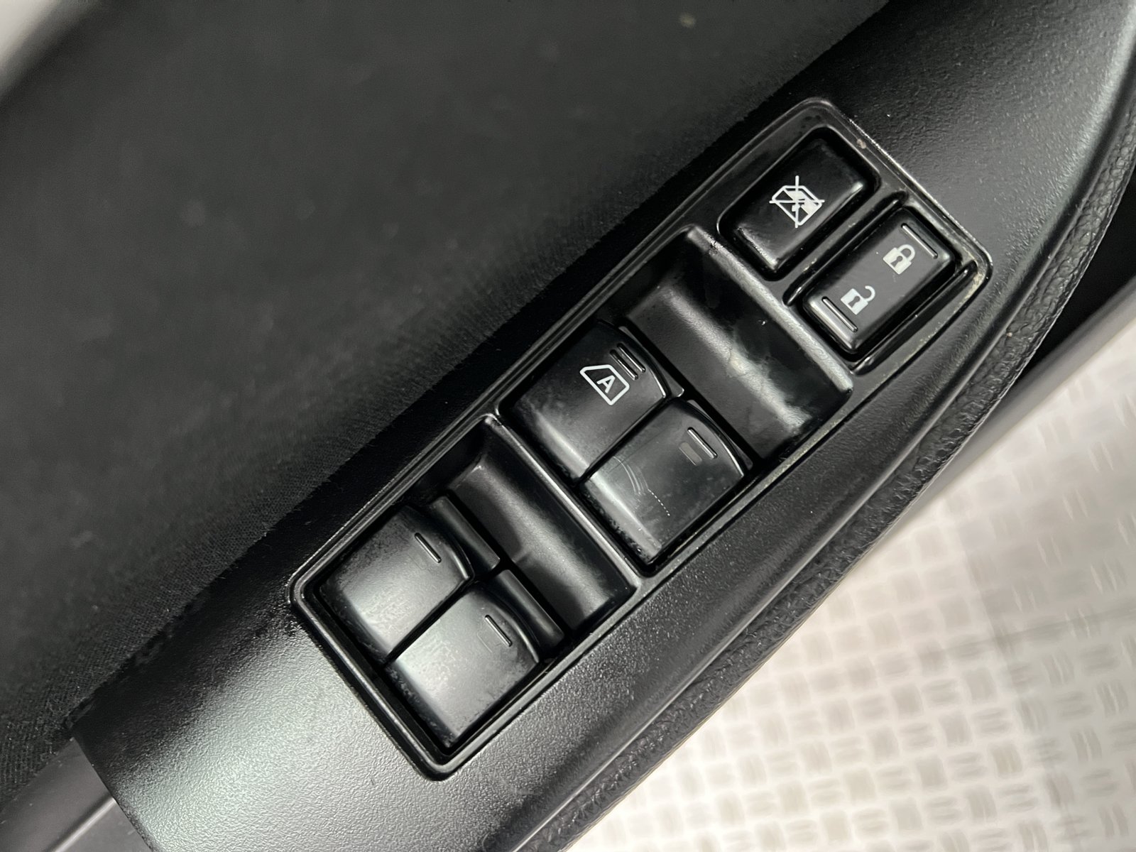 Used 2011 Subaru Legacy 2.5i Premium AWD/4WD image 15