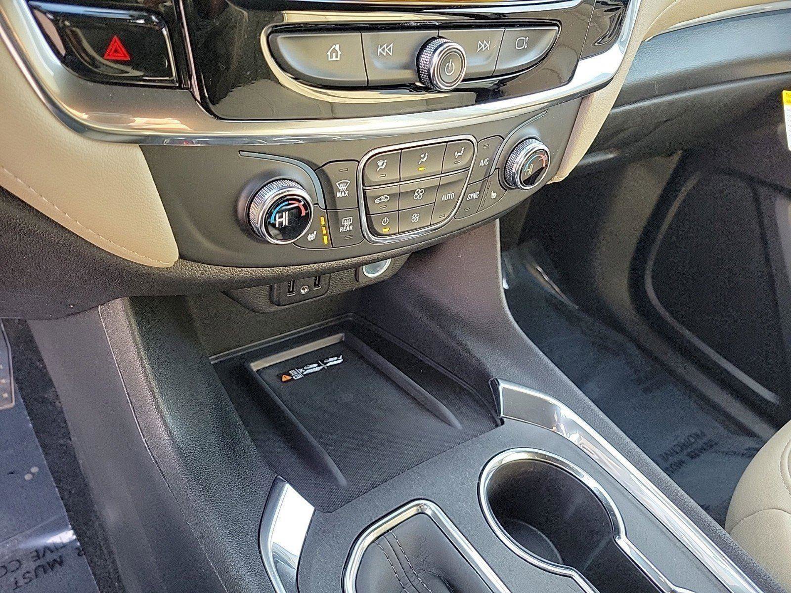 Used 2023 Chevrolet Traverse LT image 28