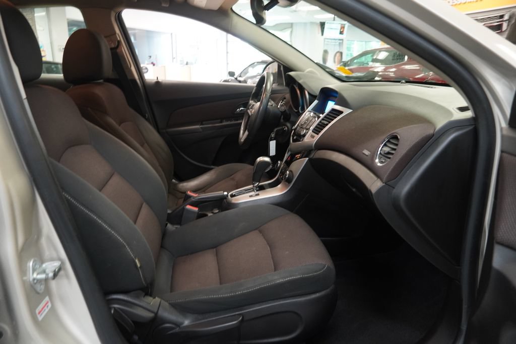 Used 2015 Chevrolet Cruze LT FWD image 33