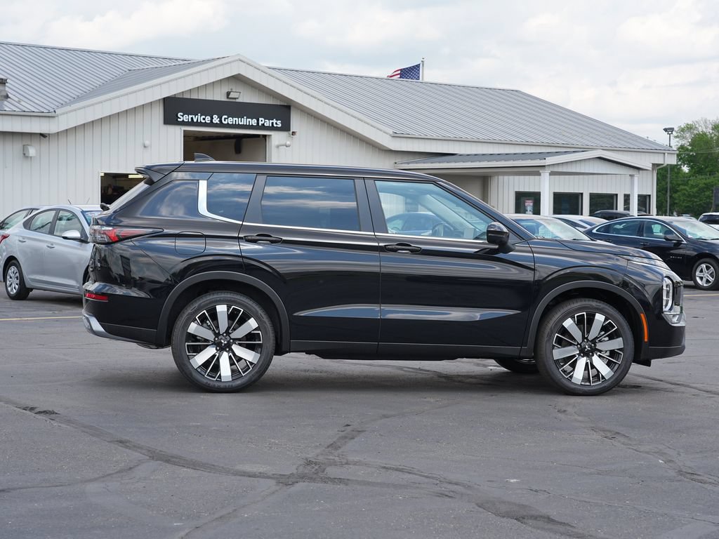 New 2026 Mitsubishi Outlander SE AWD/4WD image 2