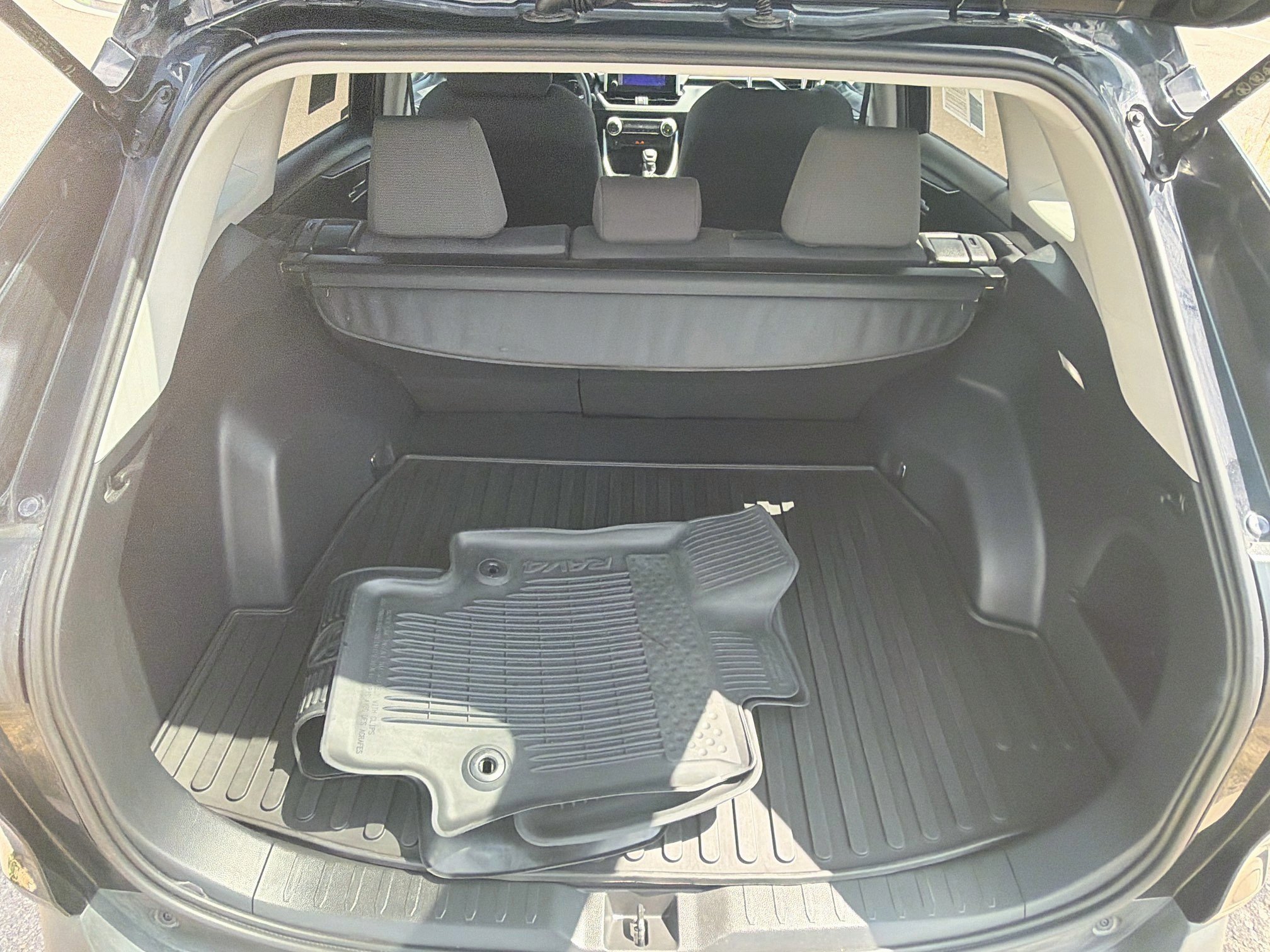 Used 2025 Toyota RAV4 XLE AWD/4WD image 30