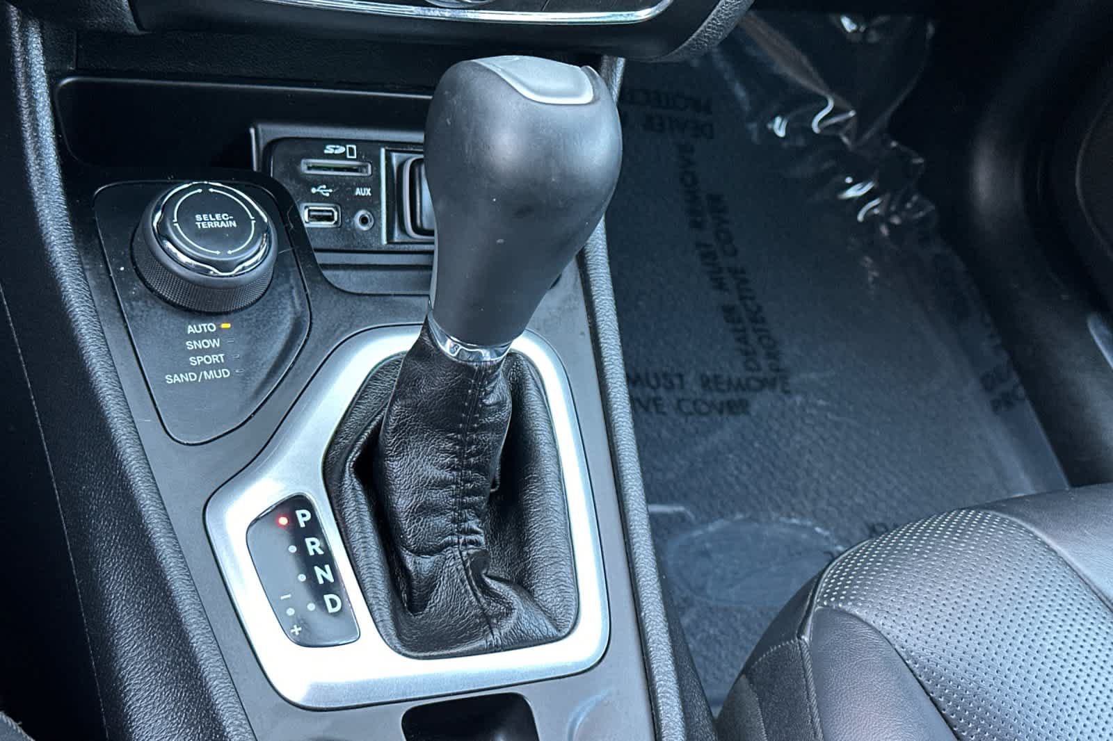Used 2018 Jeep Cherokee Overland AWD/4WD image 24