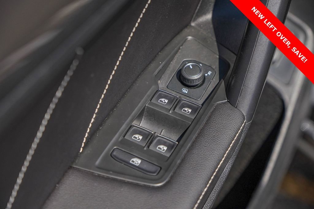 Used 2024 Volkswagen Tiguan SE R-Line image 25