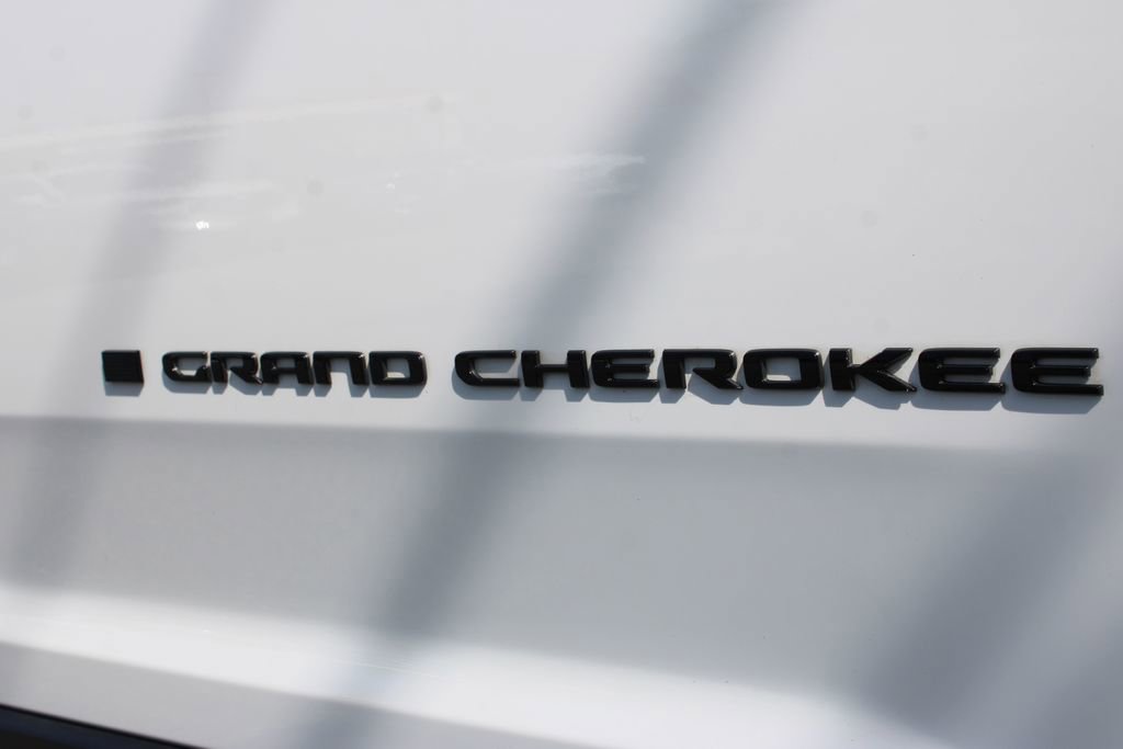 Used 2024 Jeep Grand Cherokee Altitude image 32