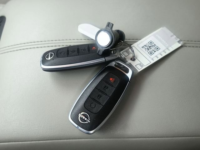 Used 2023 Nissan Pathfinder SV image 9