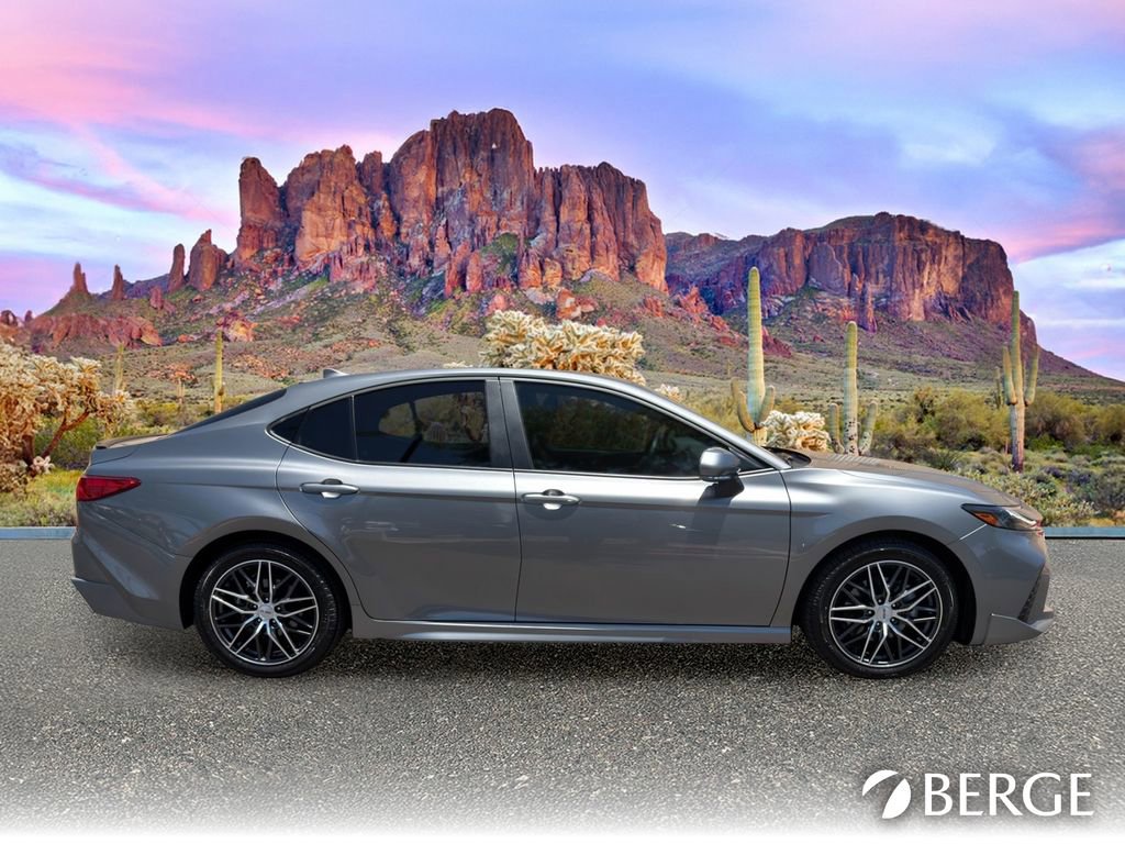 Used 2025 Toyota Camry XSE FWD image 9