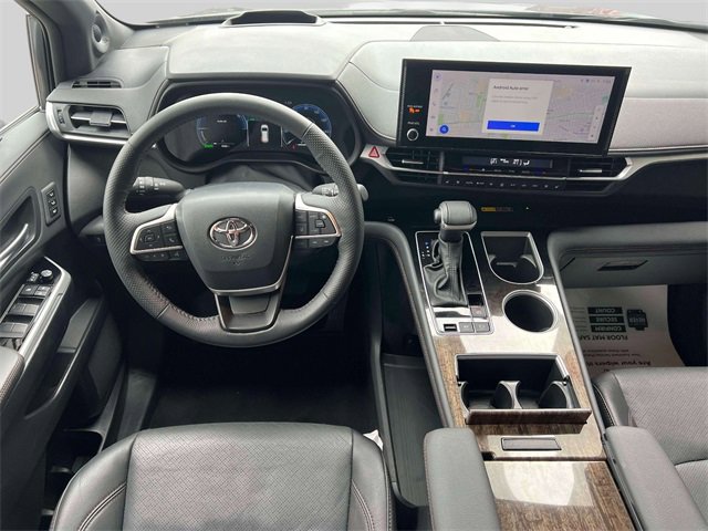 Used 2025 Toyota Sienna Platinum image 15