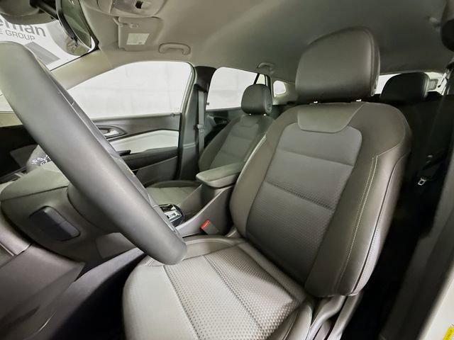 Used 2025 Chevrolet Trax LT w/ Driver Confidence Package image 21