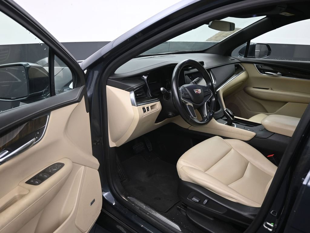 Used 2019 Cadillac XT5 FWD image 10