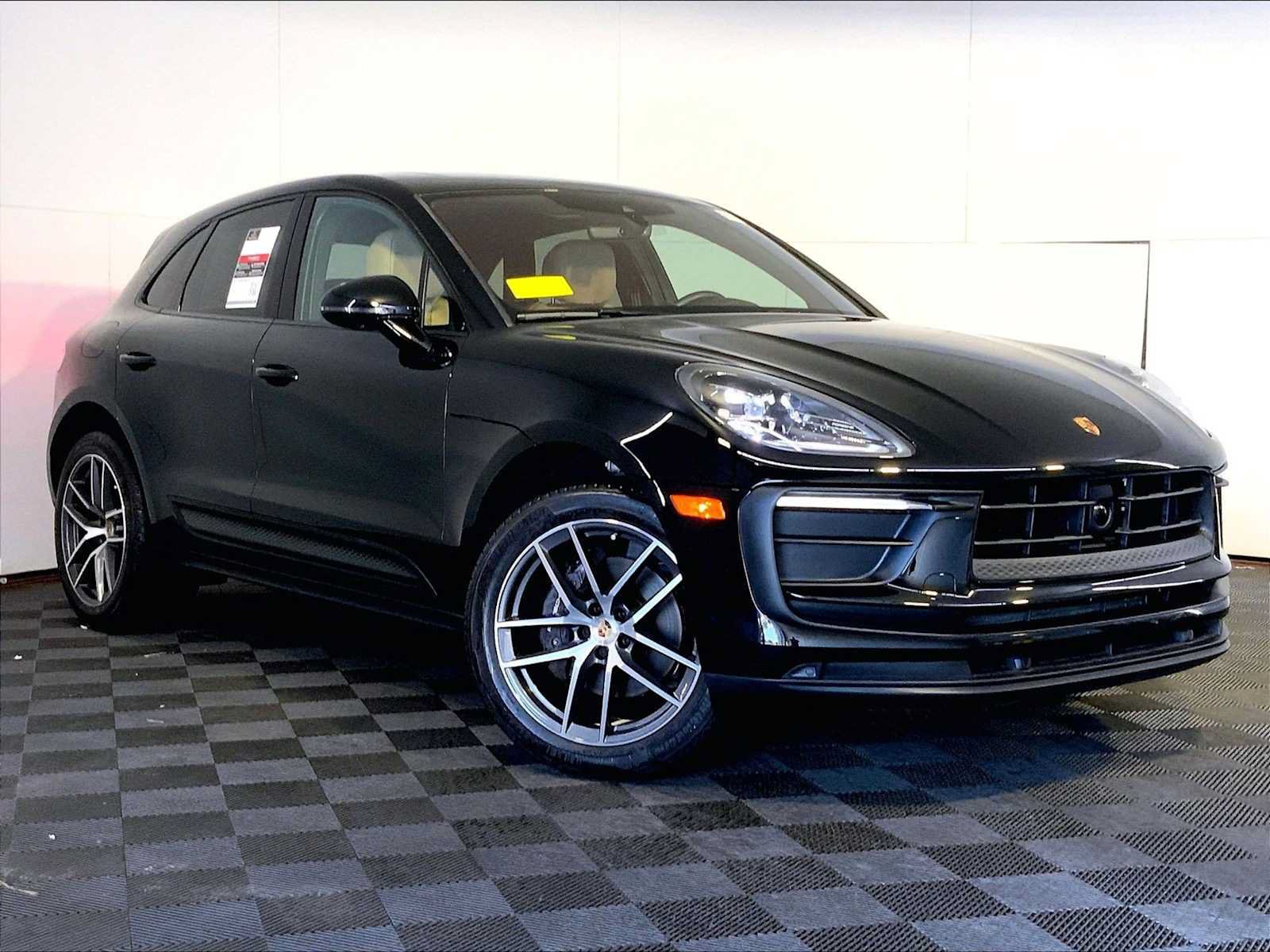 Certified 2023 Porsche Macan AWD/4WD image 9