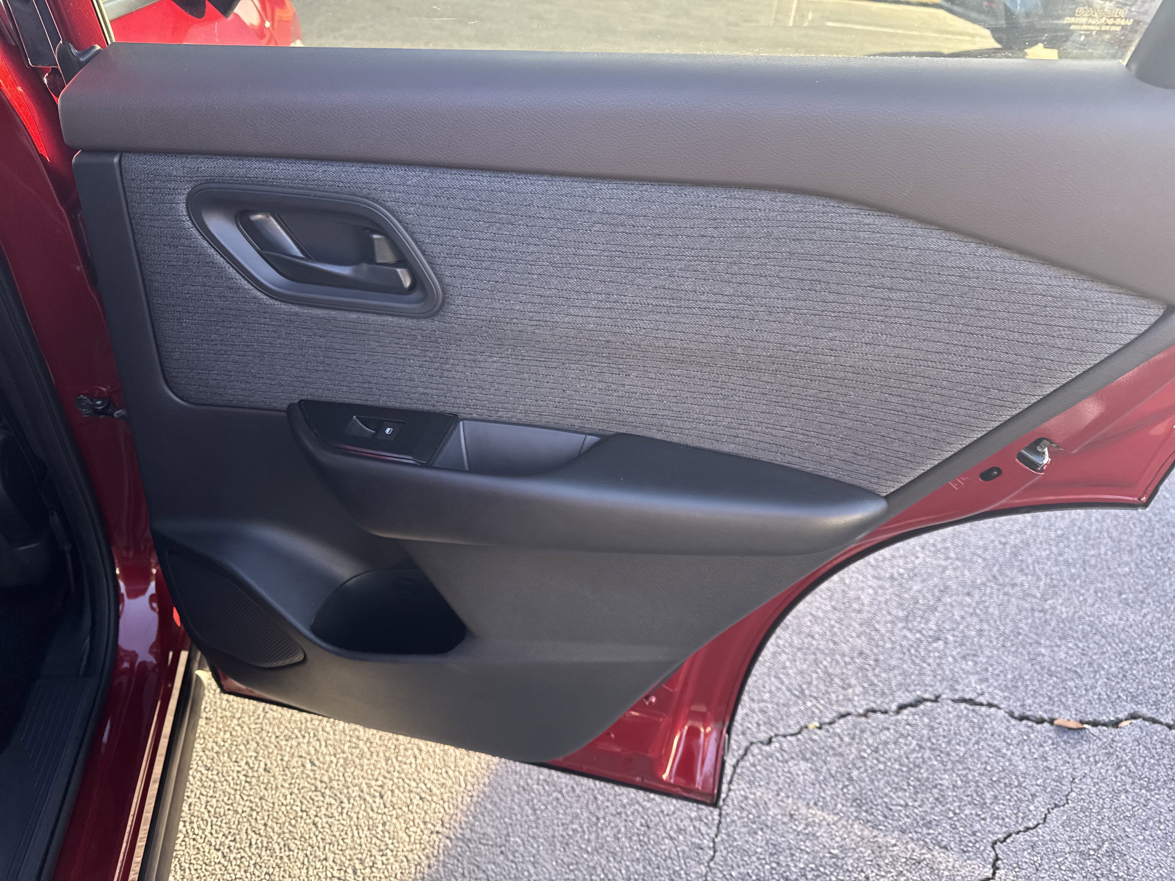 Used 2023 Nissan Rogue S image 32