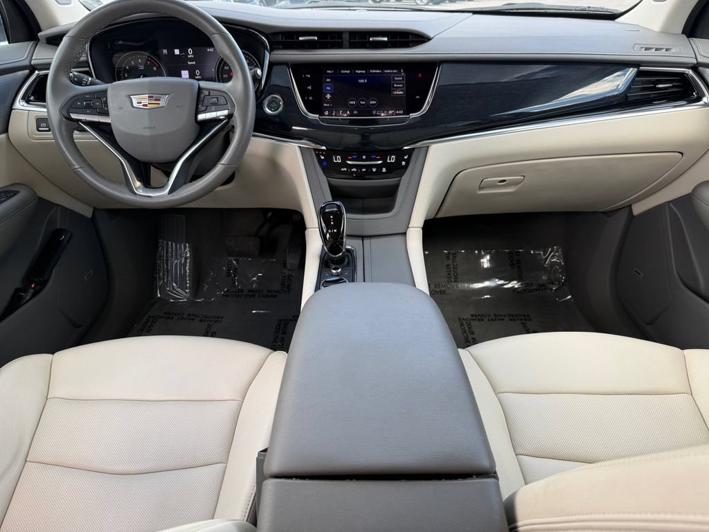 Used 2025 Cadillac XT6 Premium Luxury w/ Technology Package AWD/4WD image 13