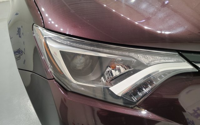 Used 2018 Toyota RAV4 LE image 23