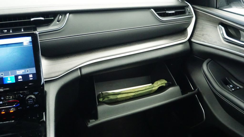 Certified 2023 Jeep Grand Cherokee Limited w/ Black Appearance Package image 22