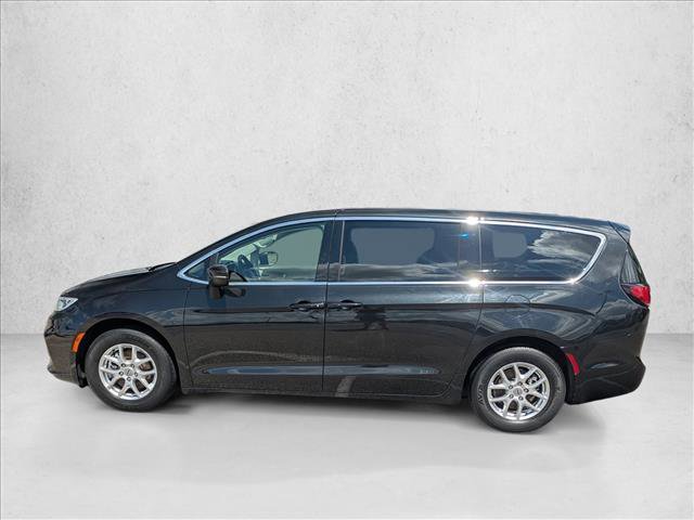 Used 2023 Chrysler Pacifica Touring-L FWD image 8