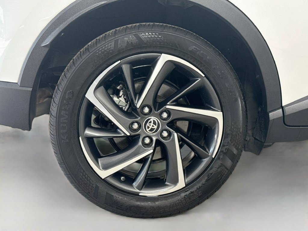 Used 2022 Toyota C-HR Limited FWD image 32