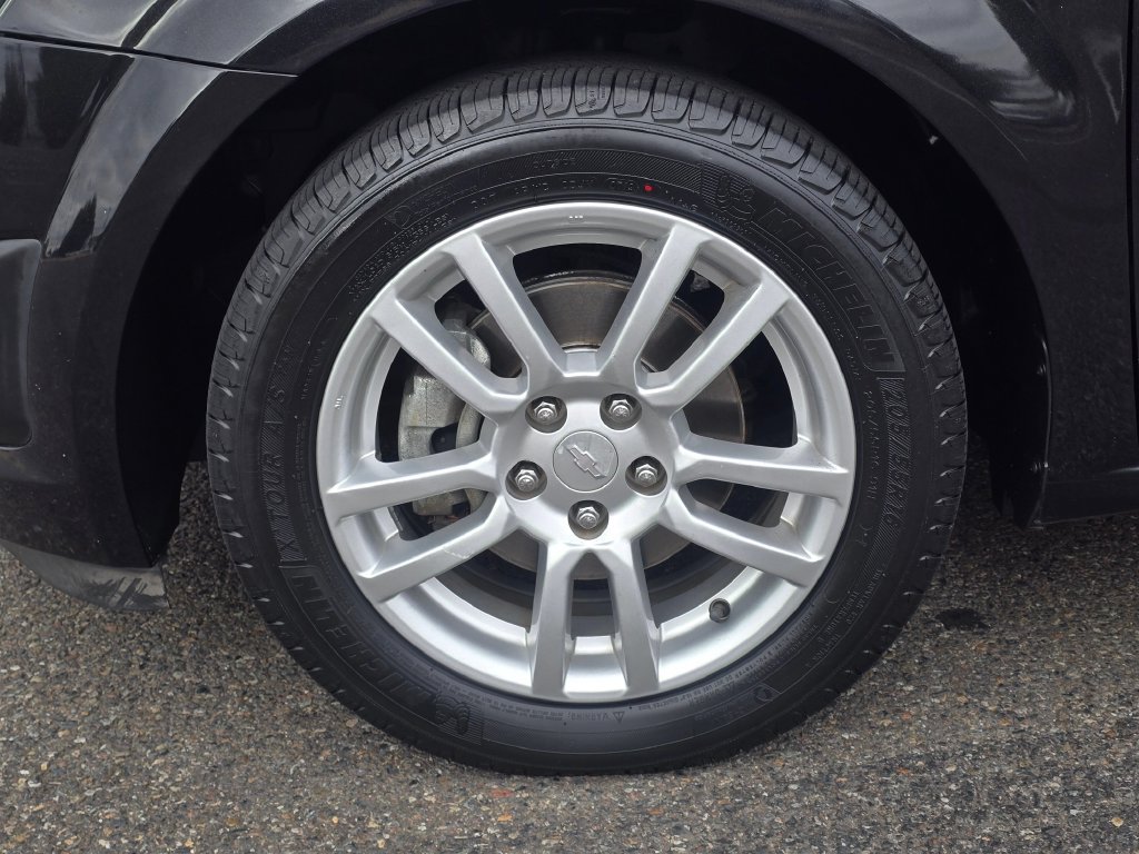 Used 2014 Chevrolet Sonic LT w/ Wheels and Fog Lamp Package FWD image 9