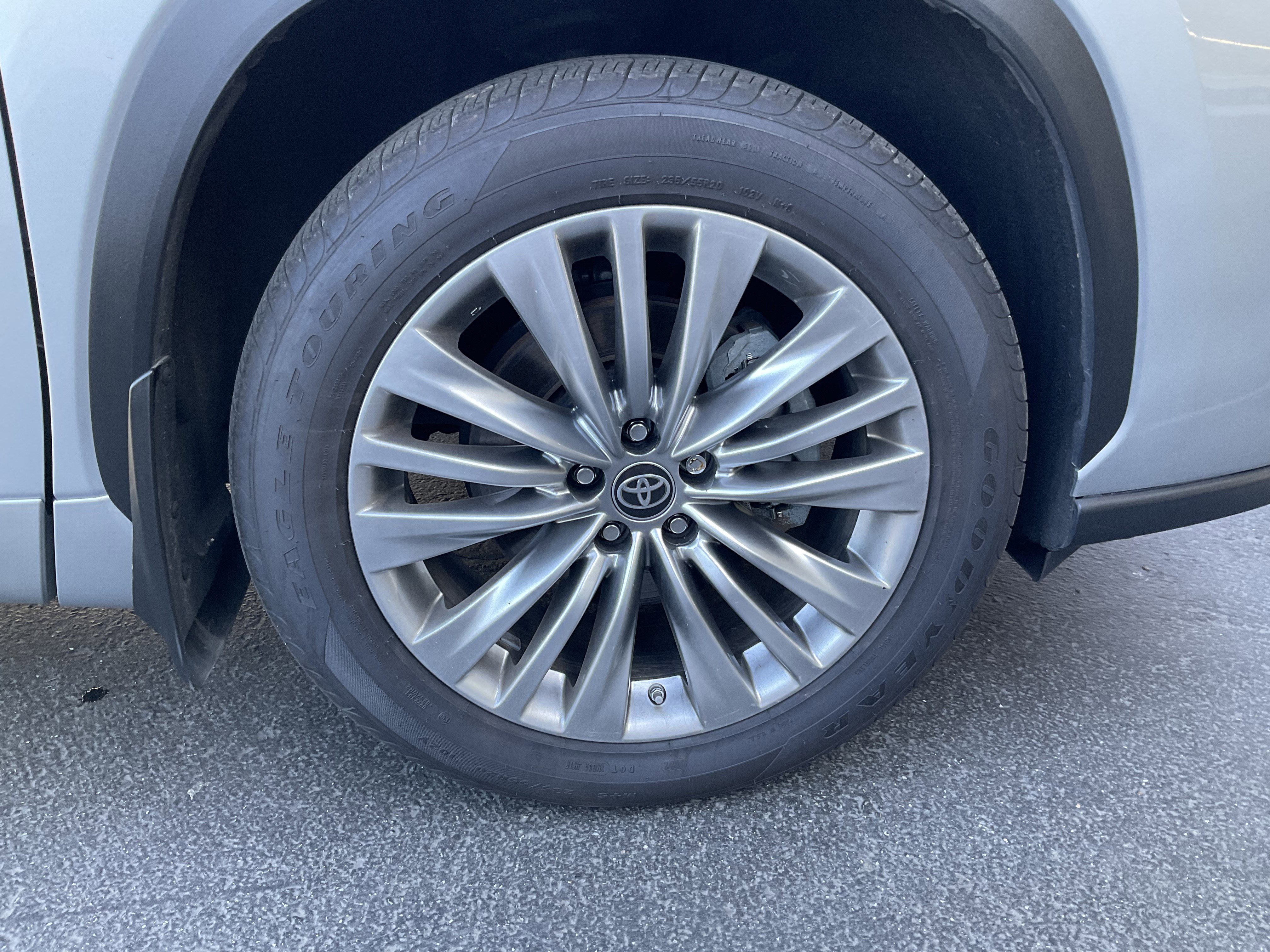 Used 2024 Toyota Highlander Platinum image 12