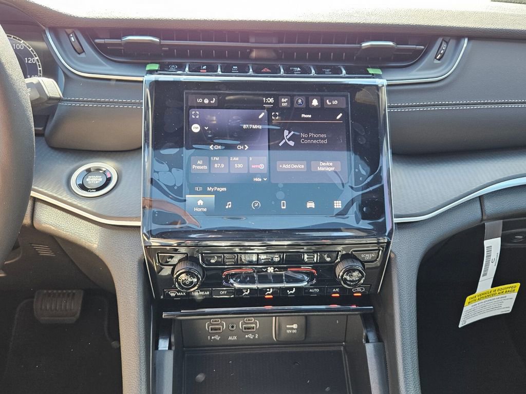 New 2025 Jeep Grand Cherokee Laredo X w/ Luxury Tech Group I image 18