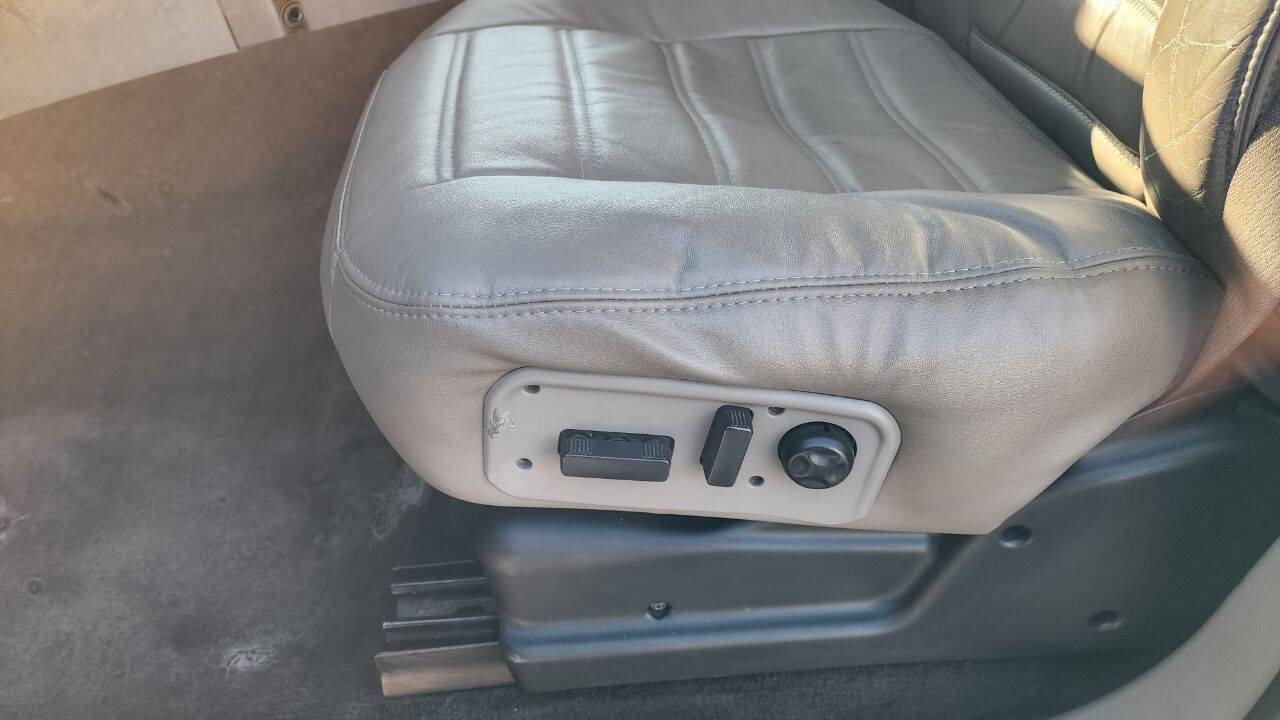 Used 2003 HUMMER H2 w/ Preferred Equipment Group image 15