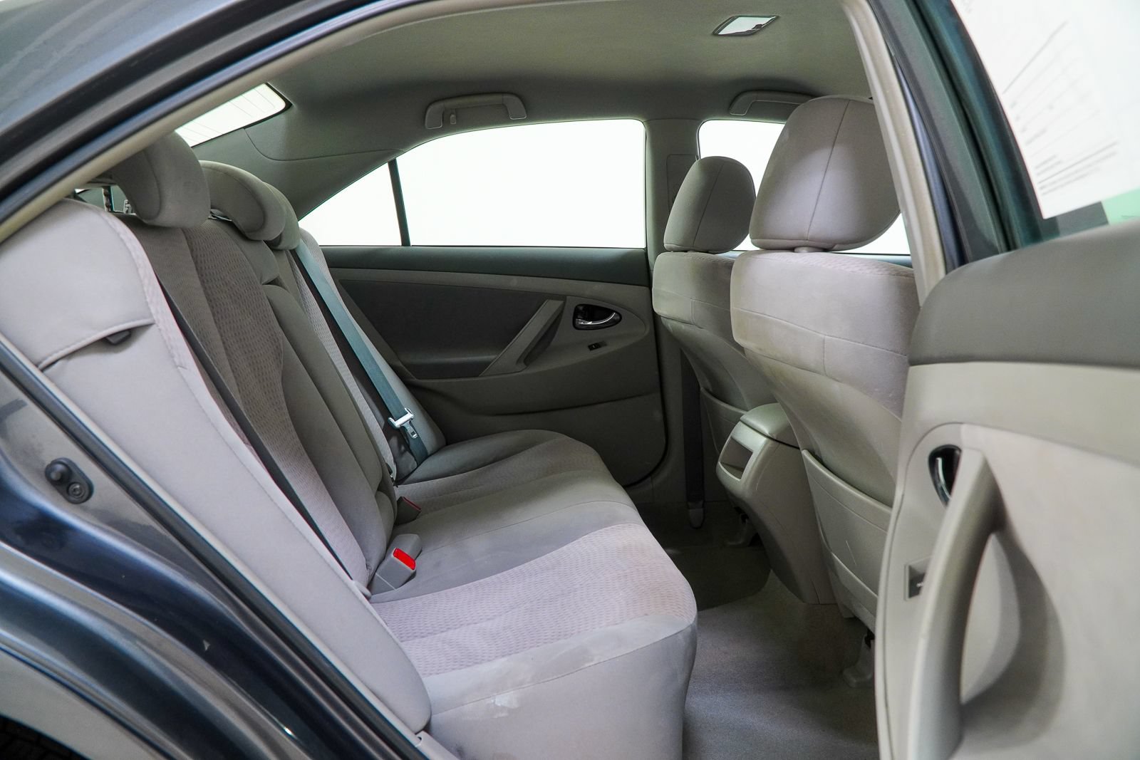 Used 2011 Toyota Camry LE FWD image 35