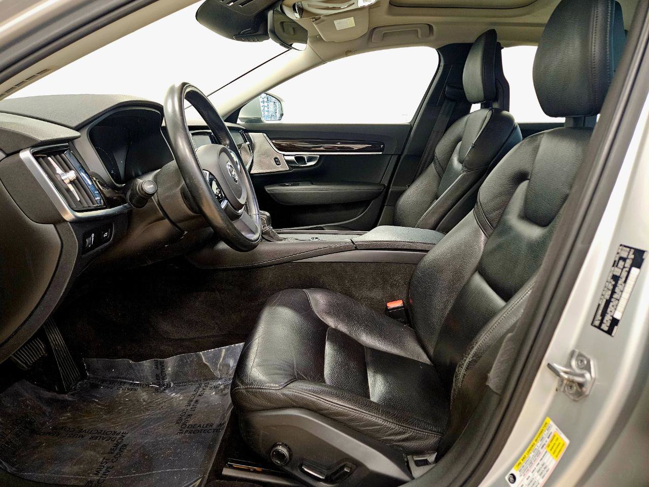 Used 2017 Volvo S90 T6 Momentum w/ Climate Package image 10