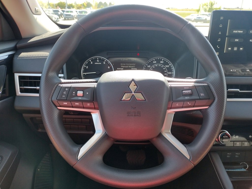 New 2025 Mitsubishi Outlander ES image 9