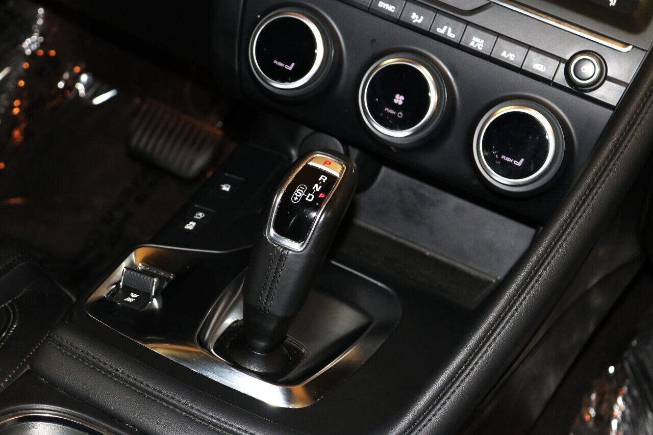 Used 2020 Jaguar E-PACE SE image 36