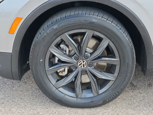 Used 2024 Volkswagen Tiguan SE FWD image 13