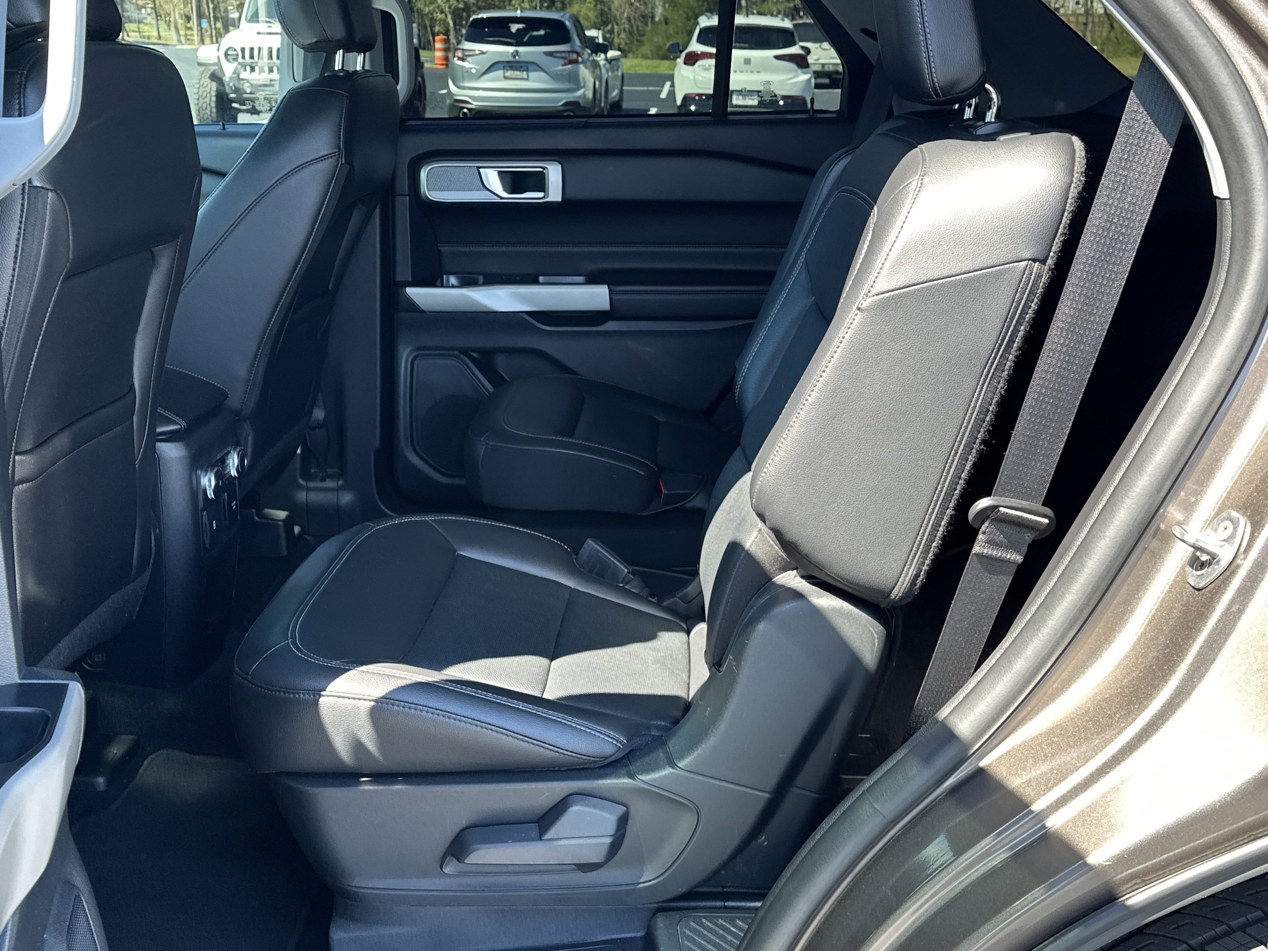 Used 2021 Ford Explorer Limited w/ Equipment Group 301A RWD image 16