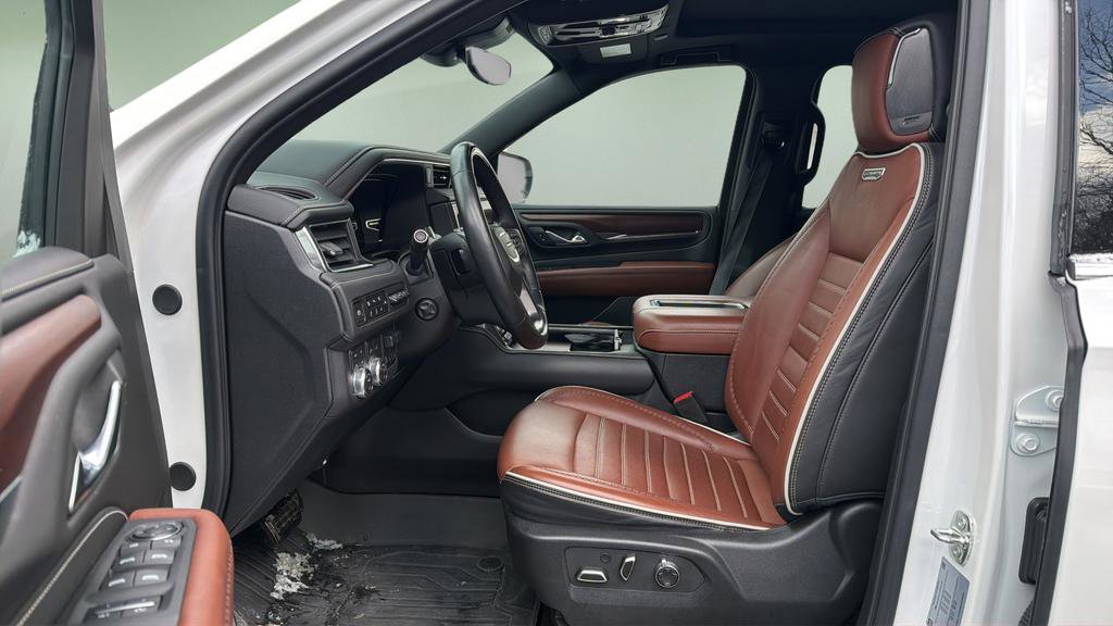 Used 2023 GMC Yukon XL Denali Ultimate image 11