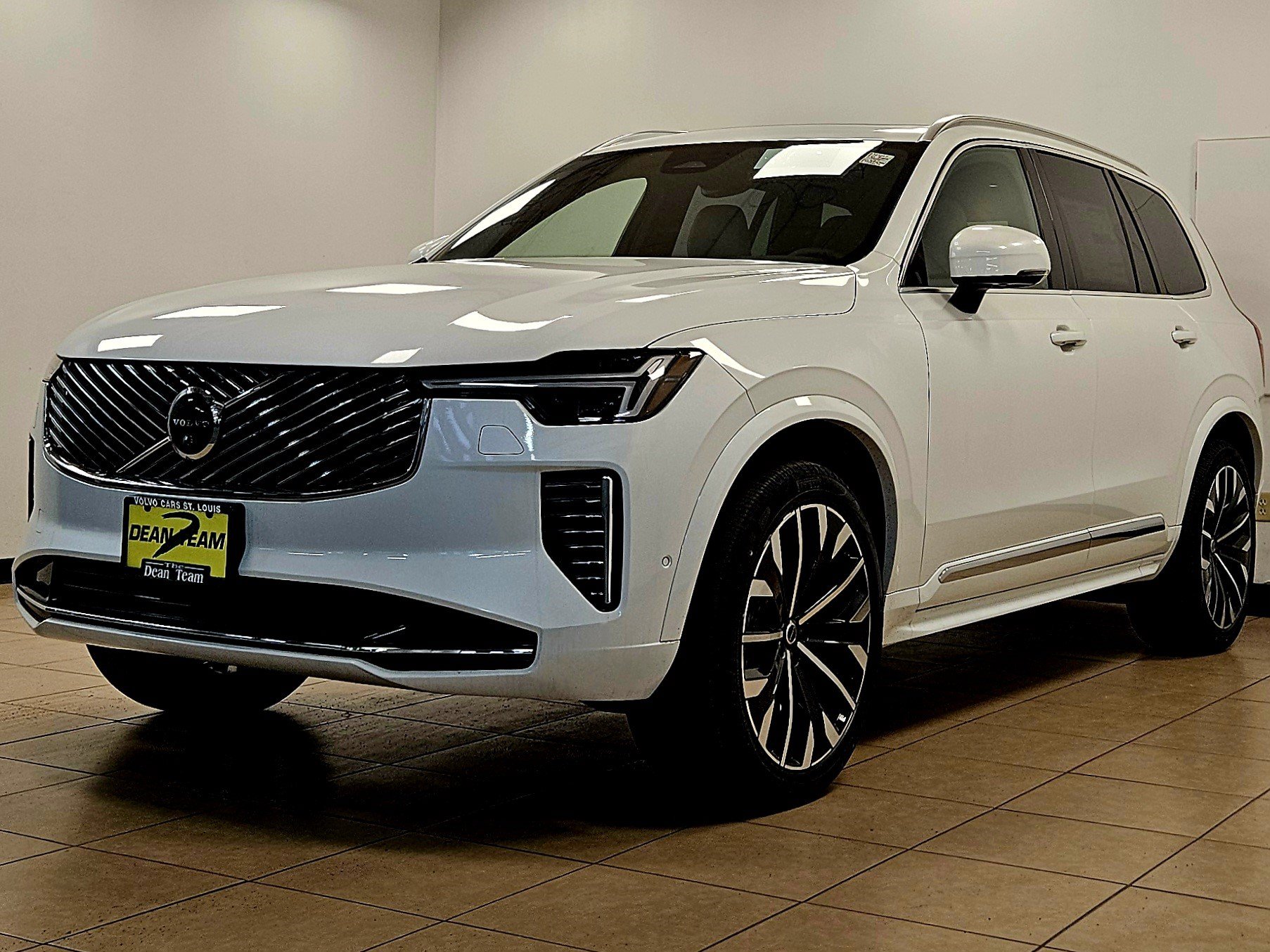 New 2026 Volvo XC90 B5 Plus w/ Protection Package AWD/4WD image 4