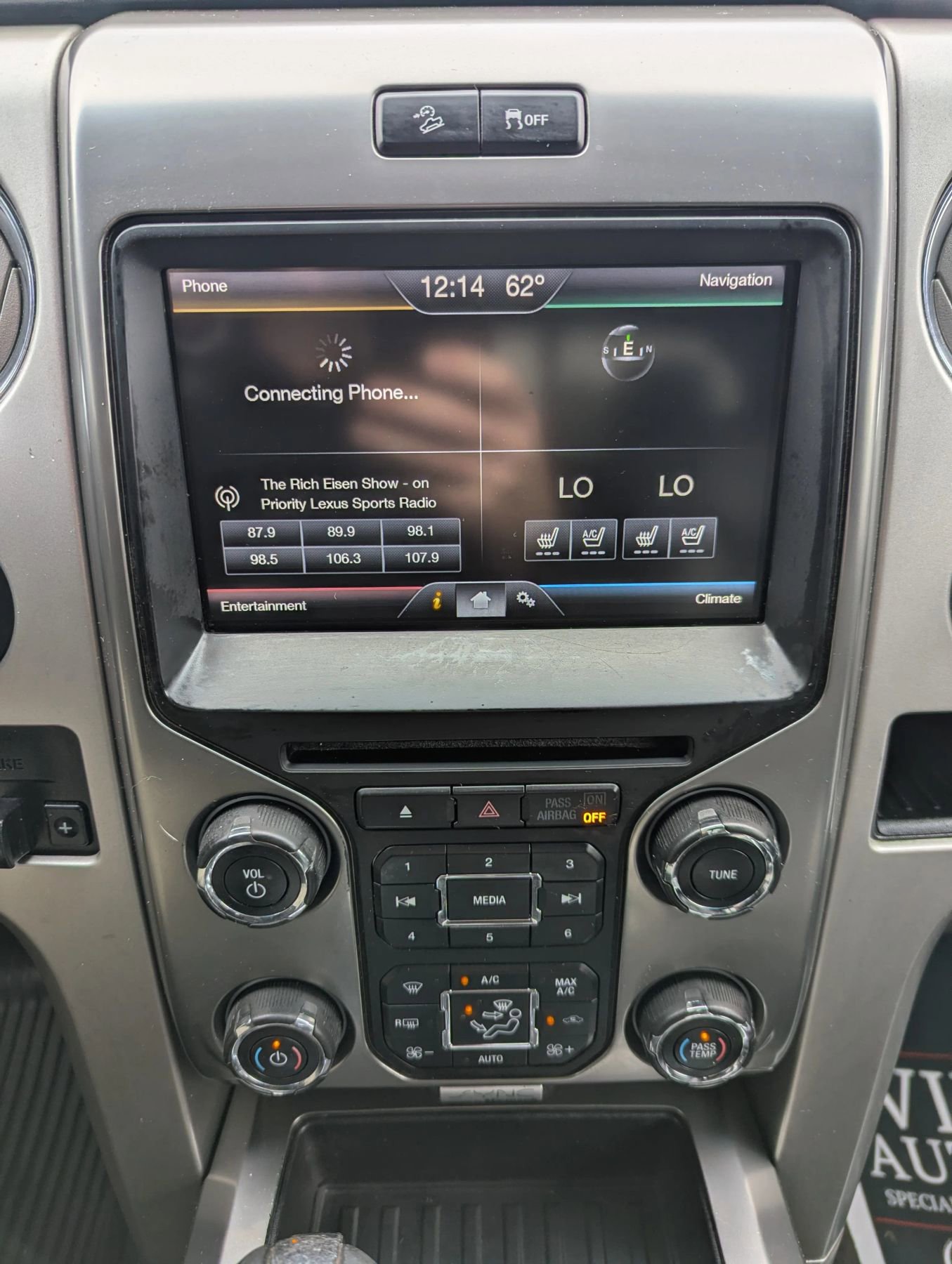 Used 2014 Ford F150 FX4 w/ Equipment Group 402A Luxury AWD/4WD image 11