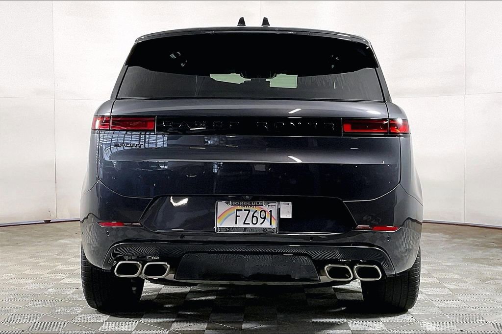 Used 2025 Land Rover Range Rover Sport Dynamic SE image 3