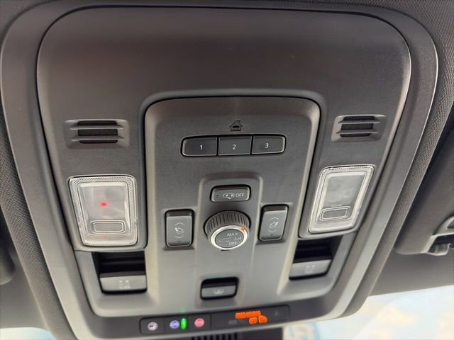 Used 2023 Chevrolet Suburban RST w/ Luxury Package AWD/4WD image 26