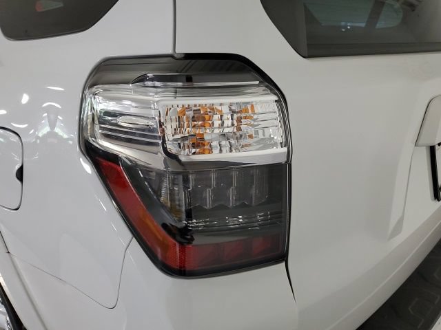 Used 2024 Toyota 4Runner SR5 Premium w/ Moonroof Package AWD/4WD image 39
