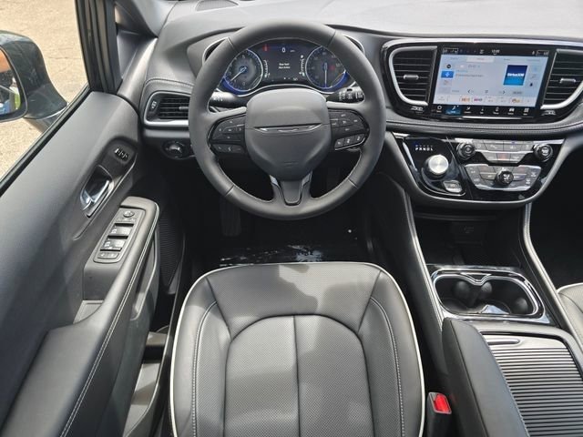 New 2027 Chrysler Pacifica Limited FWD image 4