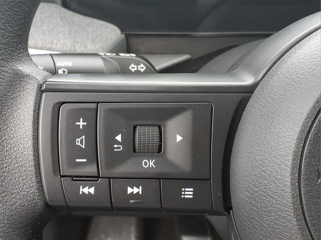 Certified 2025 Nissan Kicks SV AWD/4WD image 19
