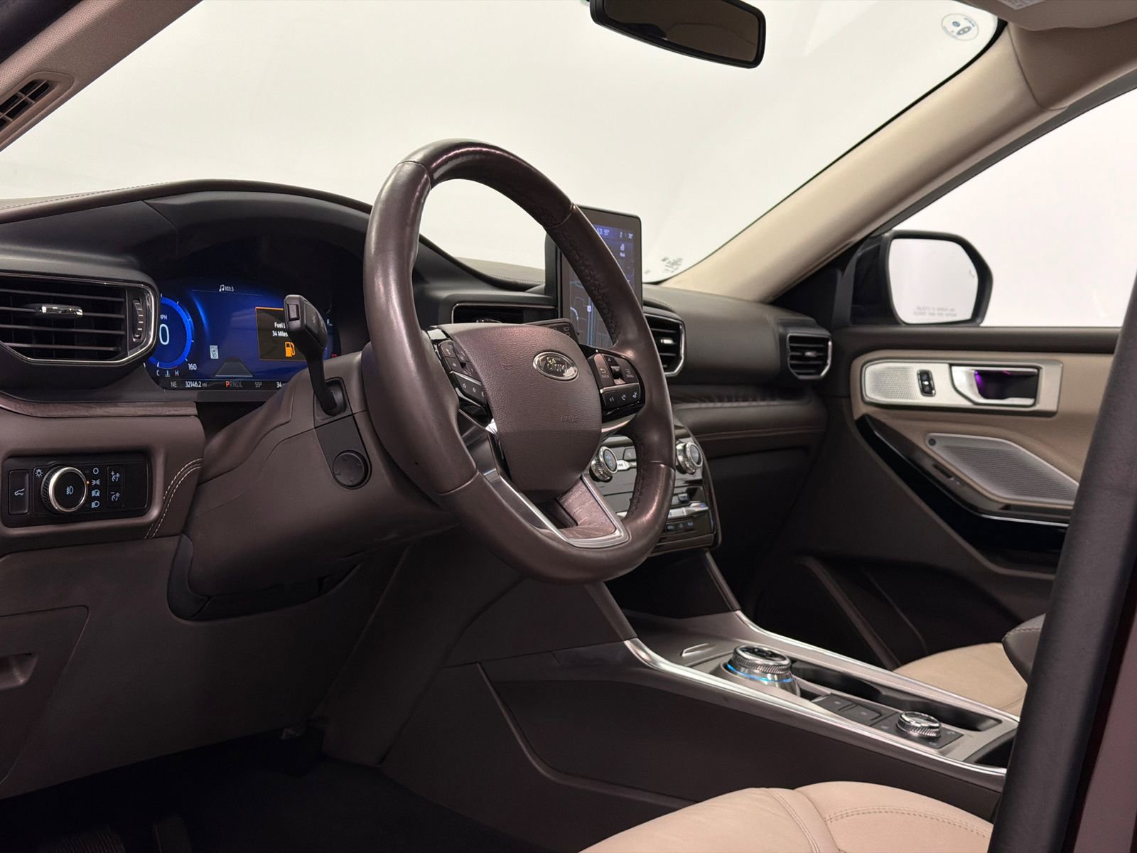 Used 2023 Ford Explorer Platinum w/ Technology Package image 15